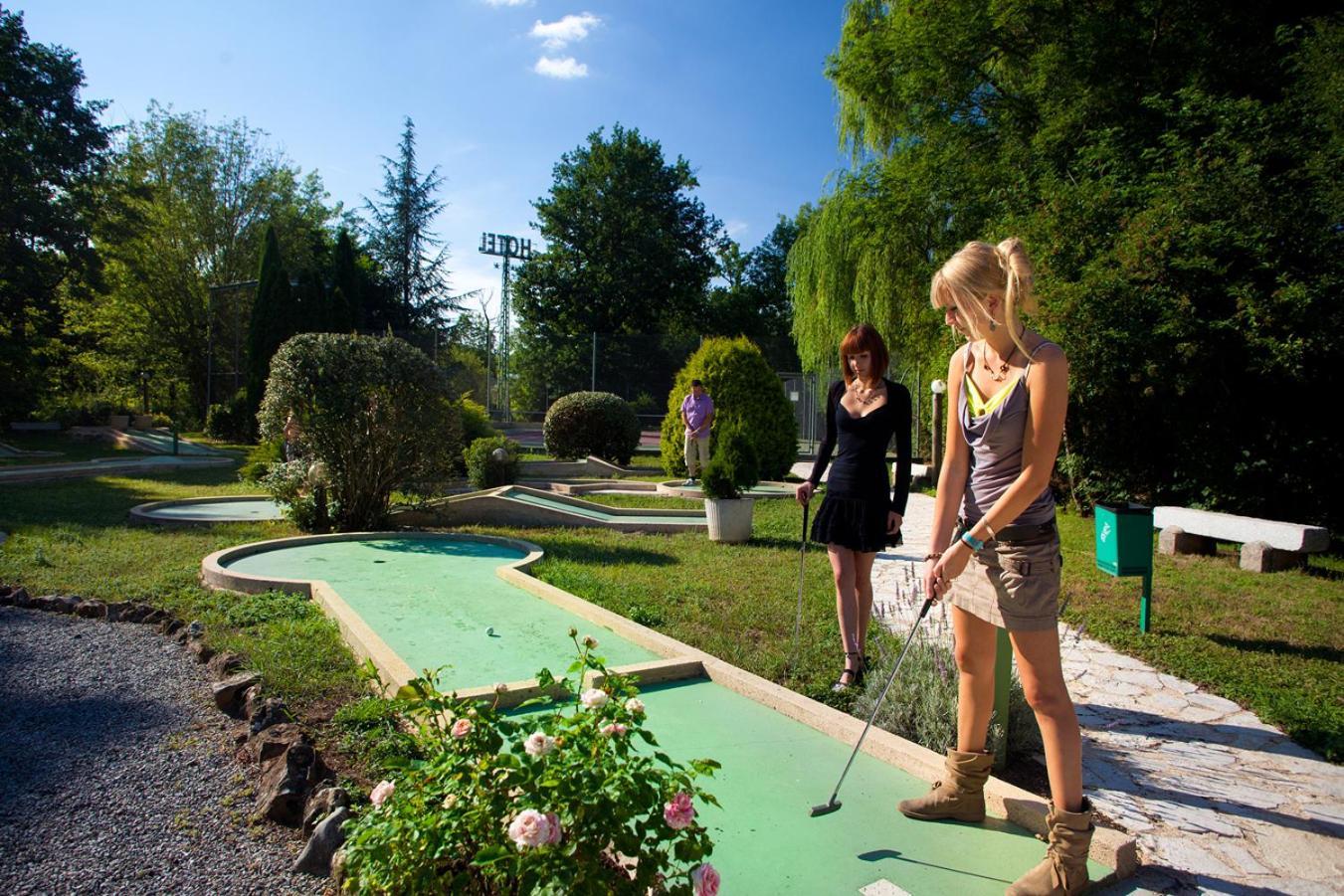 Logis Hotel - Restaurant - Spa - Le Relais De Farrou Villefranche-de-Rouergue Dış mekan fotoğraf