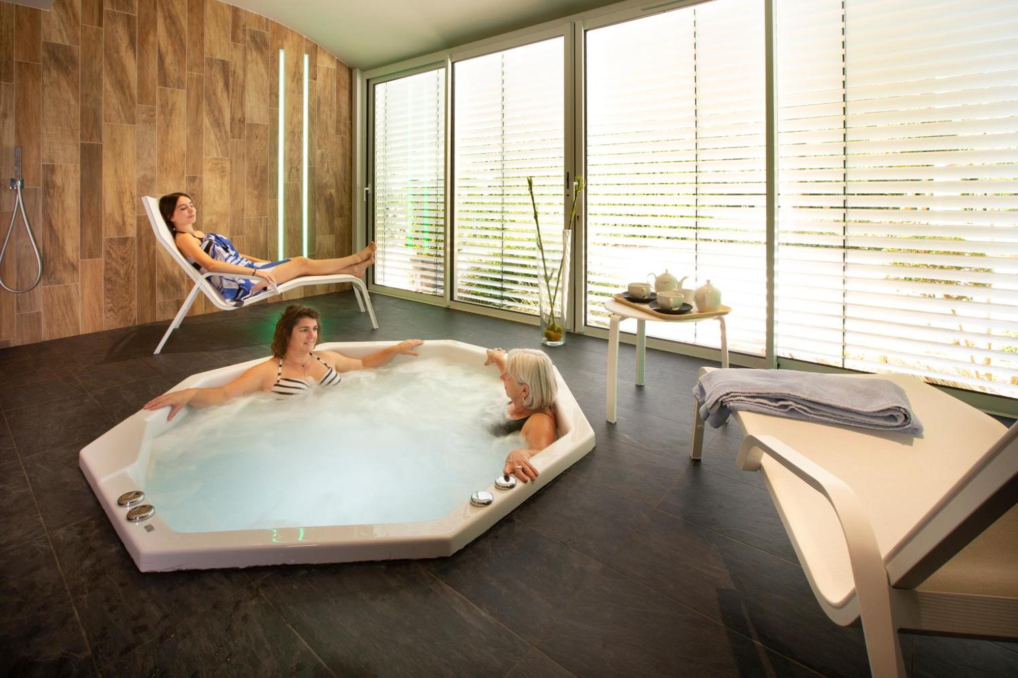 Logis Hotel - Restaurant - Spa - Le Relais De Farrou Villefranche-de-Rouergue Dış mekan fotoğraf