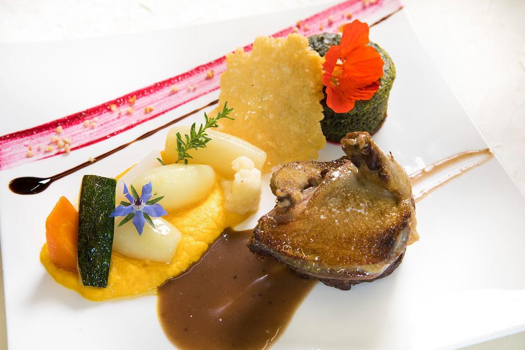 Logis Hotel - Restaurant - Spa - Le Relais De Farrou Villefranche-de-Rouergue Dış mekan fotoğraf